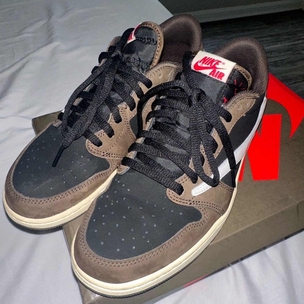 Travis Scott dunks men’s